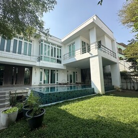 บ้านเดี่ยว ขาย พร้อมสระว่ายน้ำ ใจกลางสุขุมวิท71 Sukhumvit71SinglehouseforsalenearBTSPhraKhanong, withpoolvillaSukhumvit71 พร้อมสวนส่วนตัว